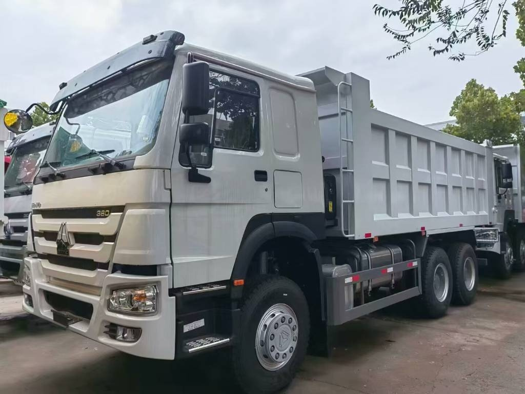 Howo 371 - Reboque basculante: foto 1 Howo 371 - Reboque basculante: foto 1