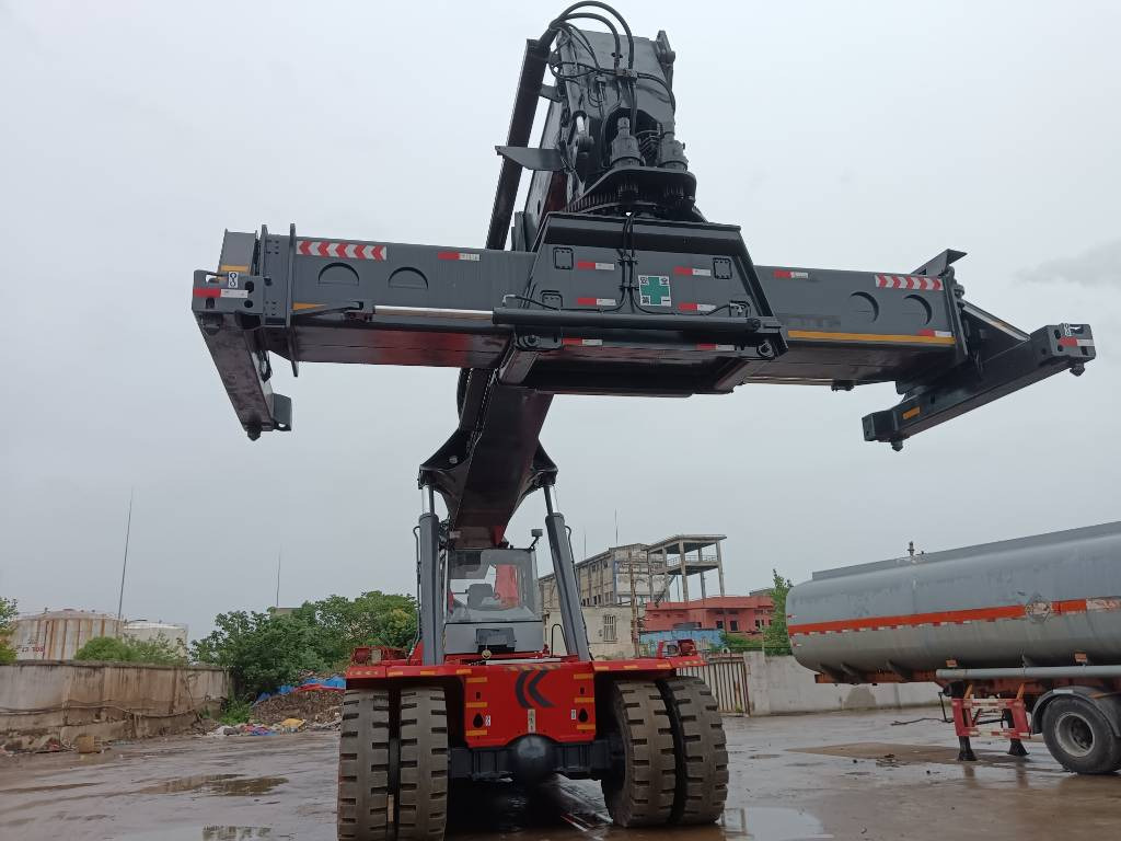 Kalmar DRF 450 - Reachstacker porta contentores: foto 4 Kalmar DRF 450 - Reachstacker porta contentores: foto 4