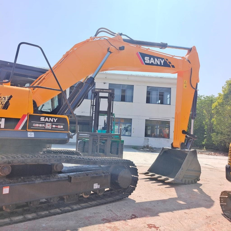 Sany SY 235 H, BIGGEST SUPPLIER - Escavadora de rastos: foto 3 Sany SY 235 H, BIGGEST SUPPLIER - Escavadora de rastos: foto 3