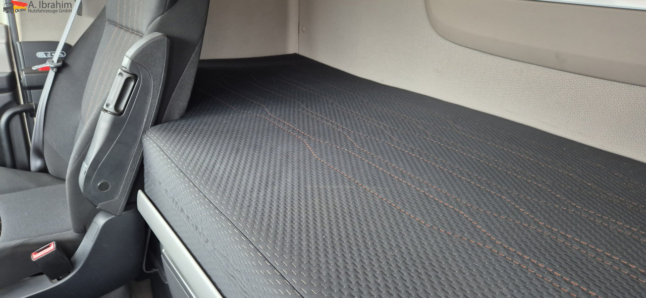 Daf XF 450 FAR Edscha Liftachse auch als Komplettzug !! - Caminhão com lona: foto 3 Daf XF 450 FAR Edscha Liftachse auch als Komplettzug !! - Caminhão com lona: foto 3