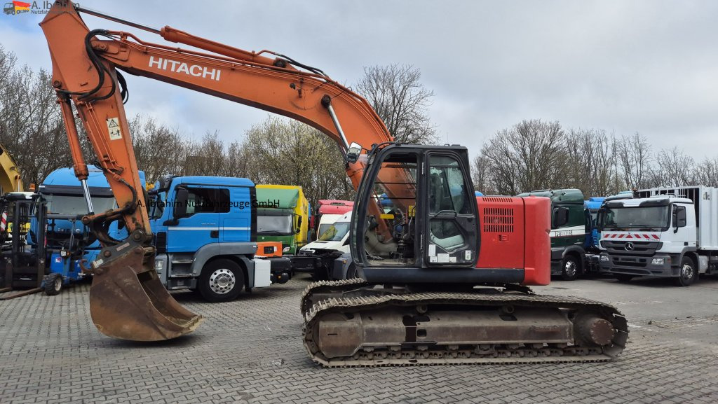 Hitachi 225 USLC - Escavadora de rastos: foto 1 Hitachi 225 USLC - Escavadora de rastos: foto 1