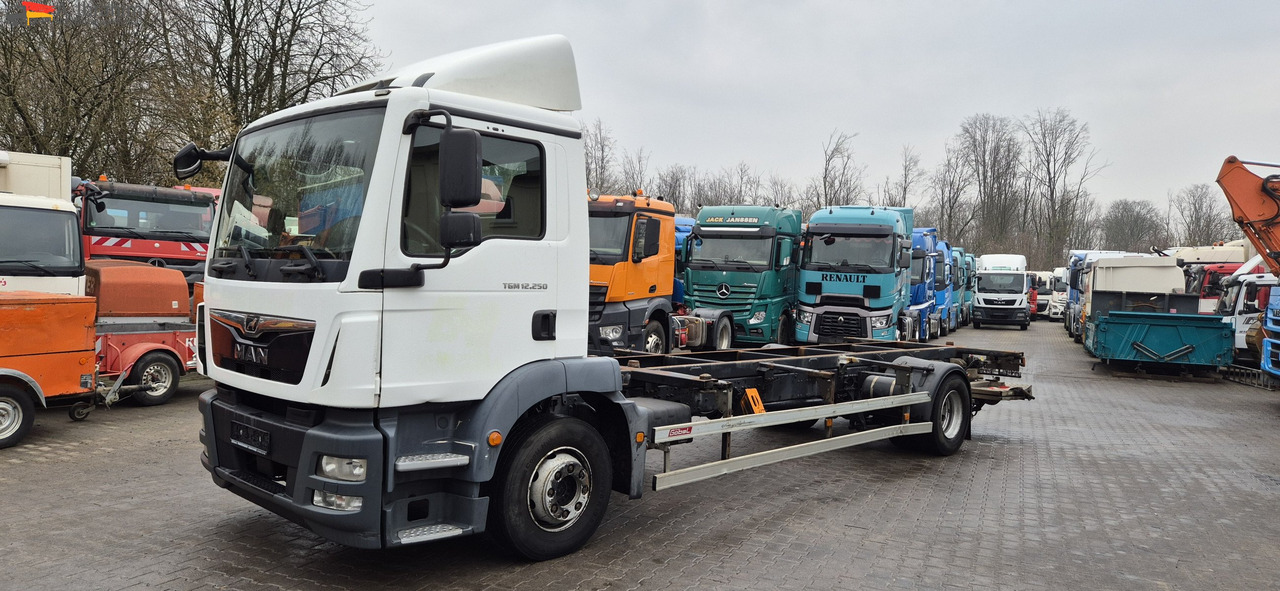 MAN 12.250 LBW 1500 kg Dehollandia - Caminhão transportador de contêineres/ Caixa móvel: foto 1 MAN 12.250 LBW 1500 kg Dehollandia - Caminhão transportador de contêineres/ Caixa móvel: foto 1