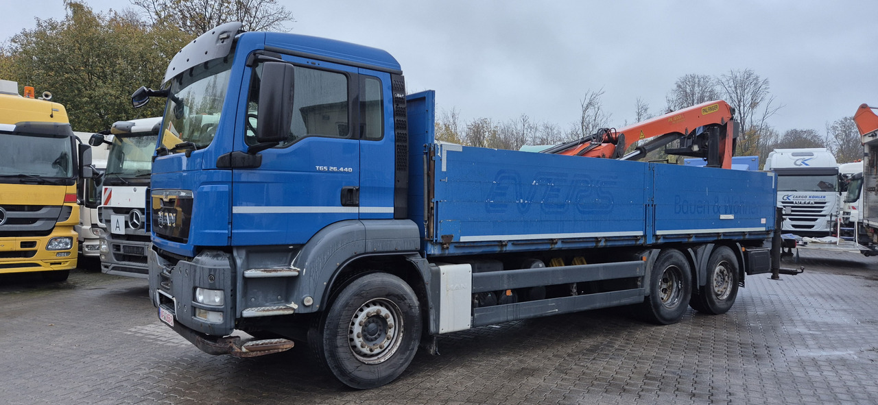 MAN 28.440 TGS 26.440 mit PK 18002 Kran - Caminhão grua, Camião de caixa aberta/ Plataforma: foto 1 MAN 28.440 TGS 26.440 mit PK 18002 Kran - Caminhão grua, Camião de caixa aberta/ Plataforma: foto 1