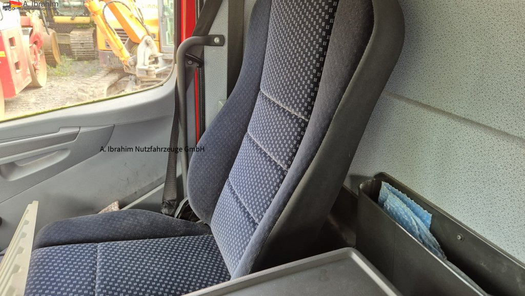 Mercedes-Benz 1222 Werkstattkoffer mit Regalsystem - Caminhão furgão: foto 5 Mercedes-Benz 1222 Werkstattkoffer mit Regalsystem - Caminhão furgão: foto 5