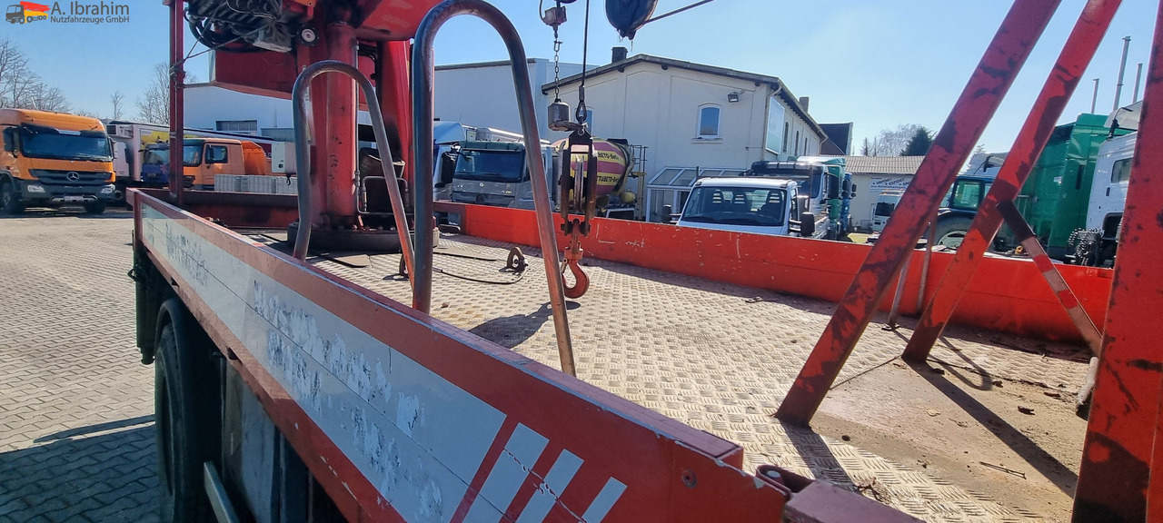 Mercedes-Benz 1722 Dachdeckerkran Cormach 30000  TECH, - Caminhão grua, Camião de caixa aberta/ Plataforma: foto 2 Mercedes-Benz 1722 Dachdeckerkran Cormach 30000  TECH, - Caminhão grua, Camião de caixa aberta/ Plataforma: foto 2