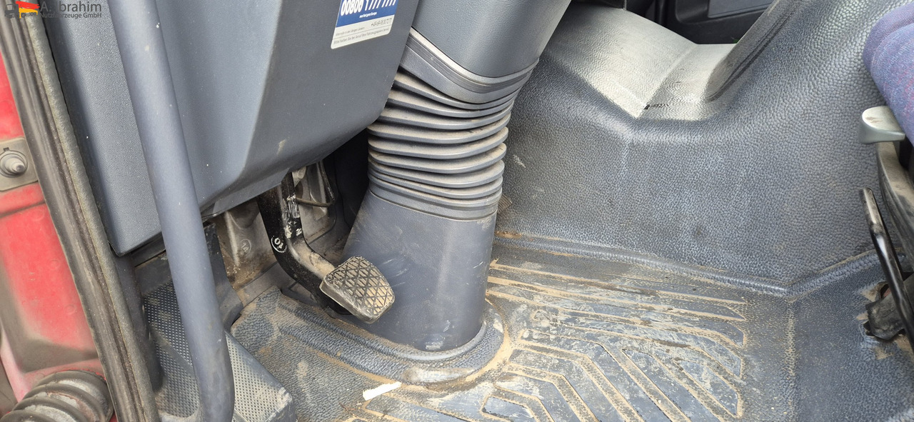 Mercedes-Benz 823 LBW | Radstand 4900 mm | 7.2 m Pritsche Klima | 3 Pedals - Furgão de toldo: foto 4 Mercedes-Benz 823 LBW | Radstand 4900 mm | 7.2 m Pritsche Klima | 3 Pedals - Furgão de toldo: foto 4