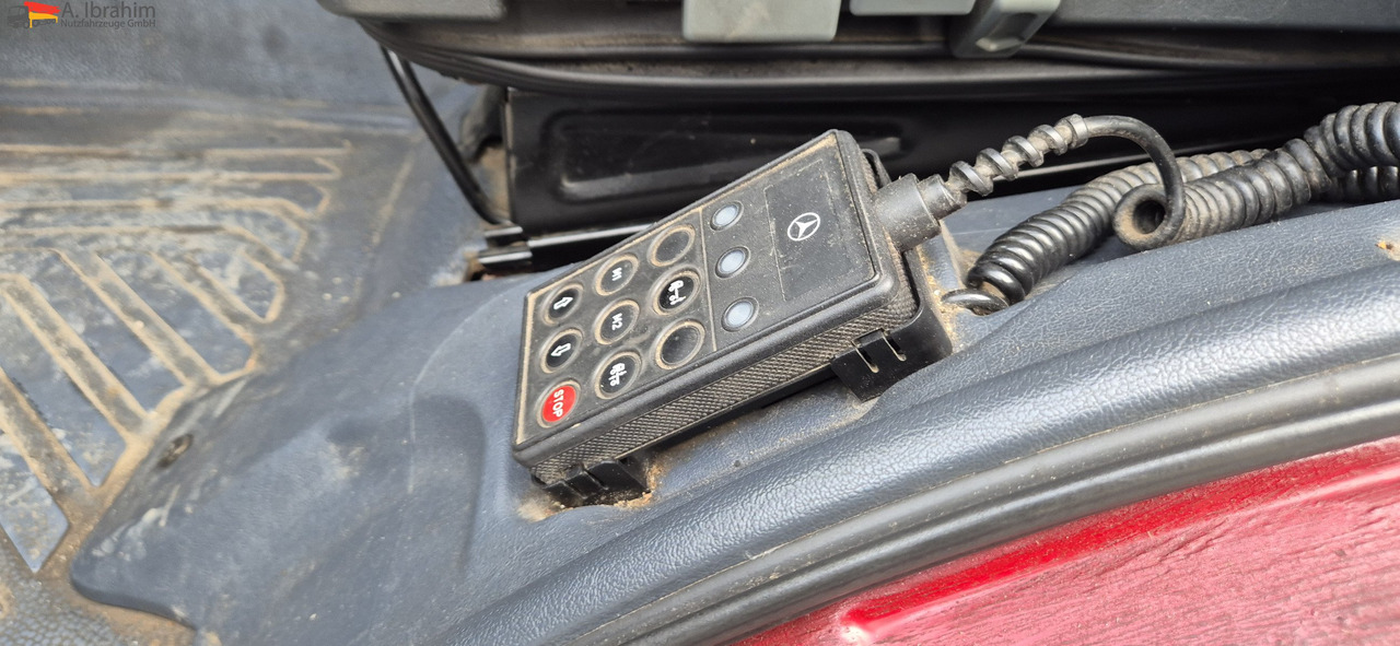 Mercedes-Benz 823 LBW | Radstand 4900 mm | 7.2 m Pritsche Klima | 3 Pedals - Furgão de toldo: foto 5 Mercedes-Benz 823 LBW | Radstand 4900 mm | 7.2 m Pritsche Klima | 3 Pedals - Furgão de toldo: foto 5