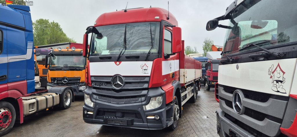 Mercedes-Benz DB 2545 HIAB 166 mit Zange. Lift-Lenkachse einsatzbereit - Camião de caixa aberta/ Plataforma, Caminhão grua: foto 1 Mercedes-Benz DB 2545 HIAB 166 mit Zange. Lift-Lenkachse einsatzbereit - Camião de caixa aberta/ Plataforma, Caminhão grua: foto 1