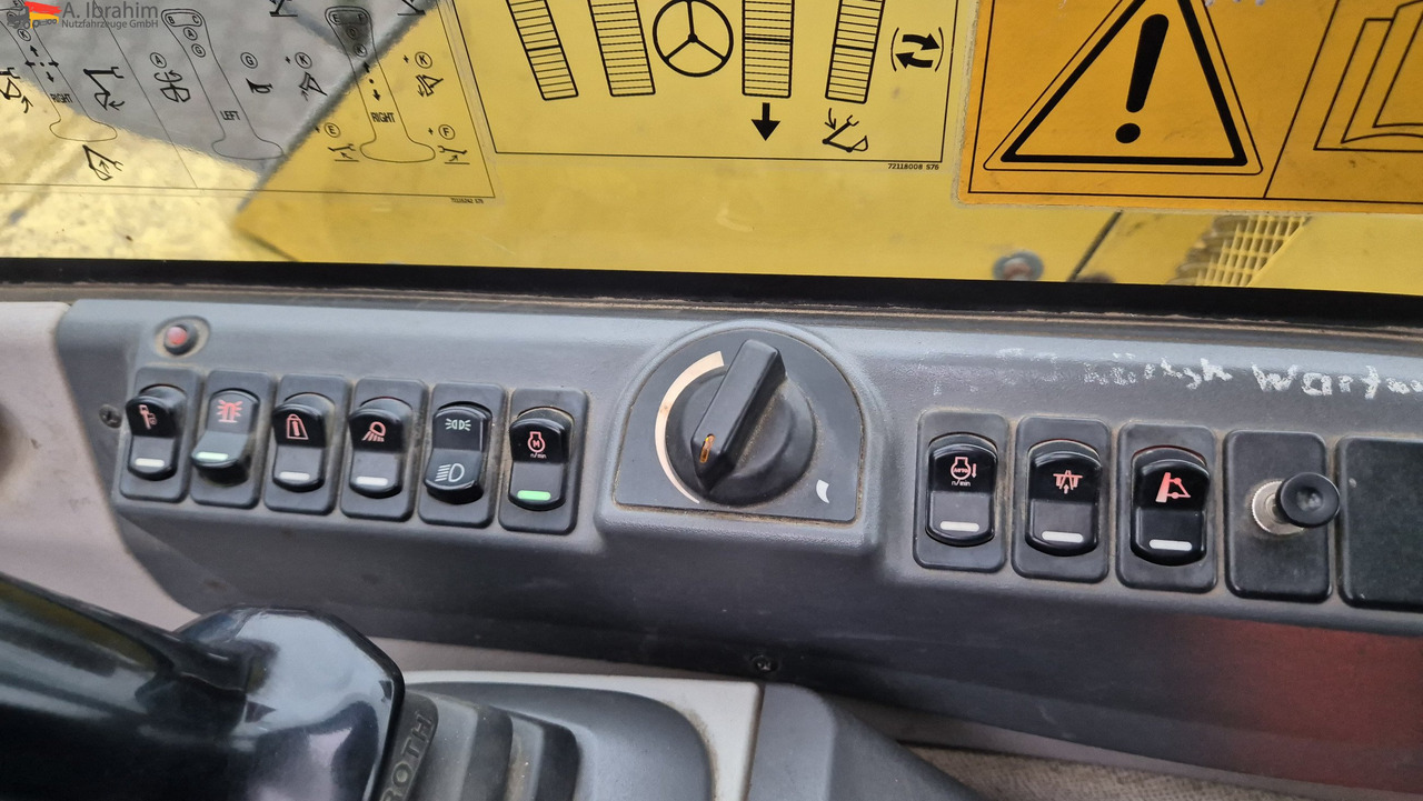 New Holland MH 2.6 Zustand gut, deutsche Maschine incl. Greifer und Dreservo - Escavadeira de rodas: foto 2 New Holland MH 2.6 Zustand gut, deutsche Maschine incl. Greifer und Dreservo - Escavadeira de rodas: foto 2