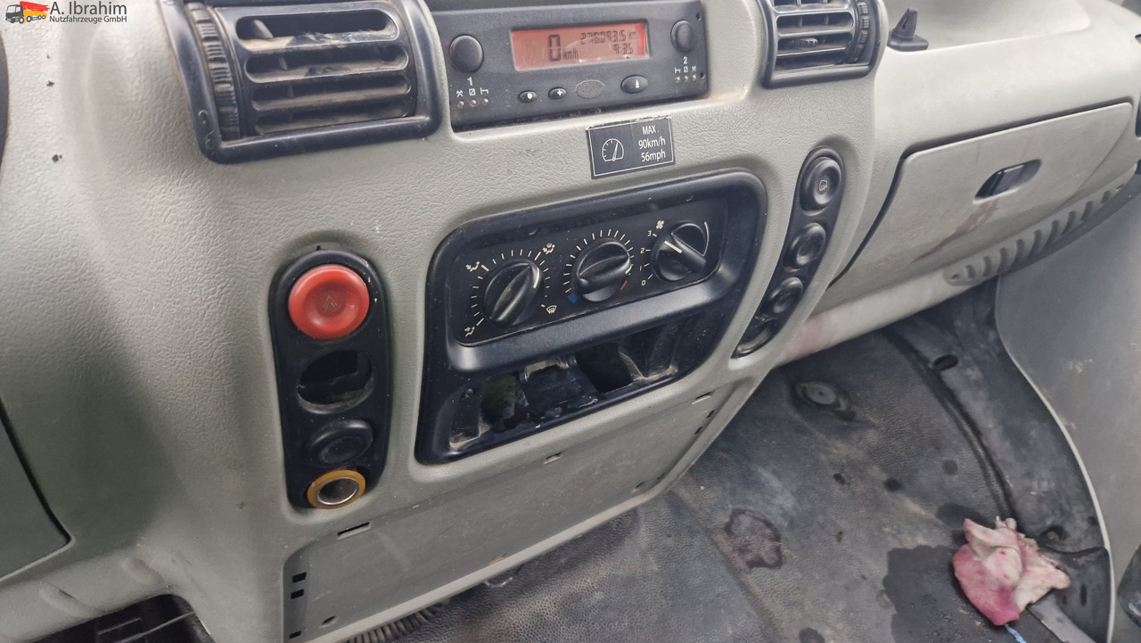 Renault 52AF, zwillingsbereift 2.8 nicht neu, aber läuft, - Furgão: foto 4 Renault 52AF, zwillingsbereift 2.8 nicht neu, aber läuft, - Furgão: foto 4