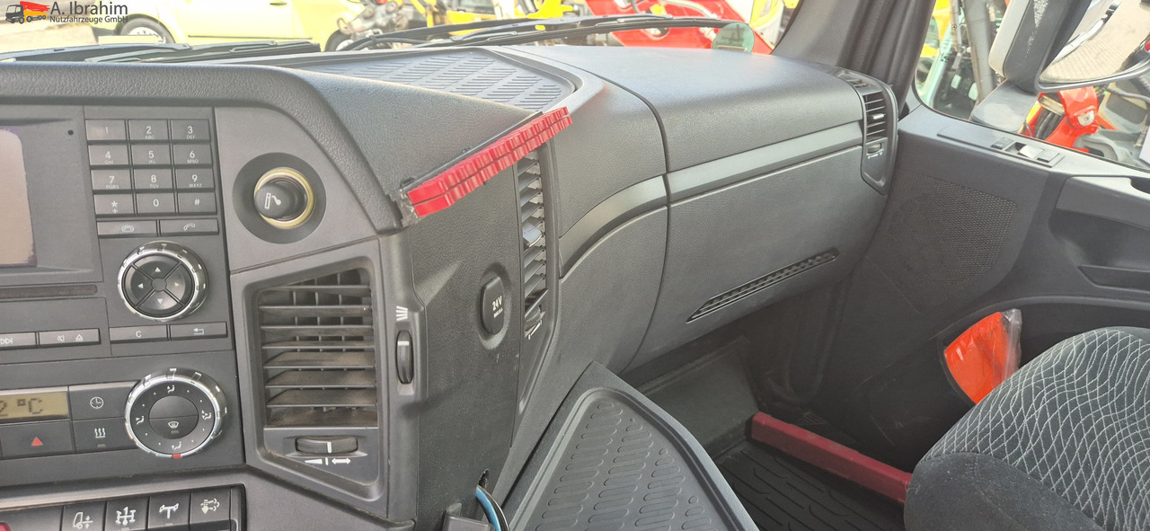 Mercedes-Benz DB 1842H 4x4 Hydrodrive Scheckheft bei Mercedes - Tractor: foto 2 Mercedes-Benz DB 1842H 4x4 Hydrodrive Scheckheft bei Mercedes - Tractor: foto 2