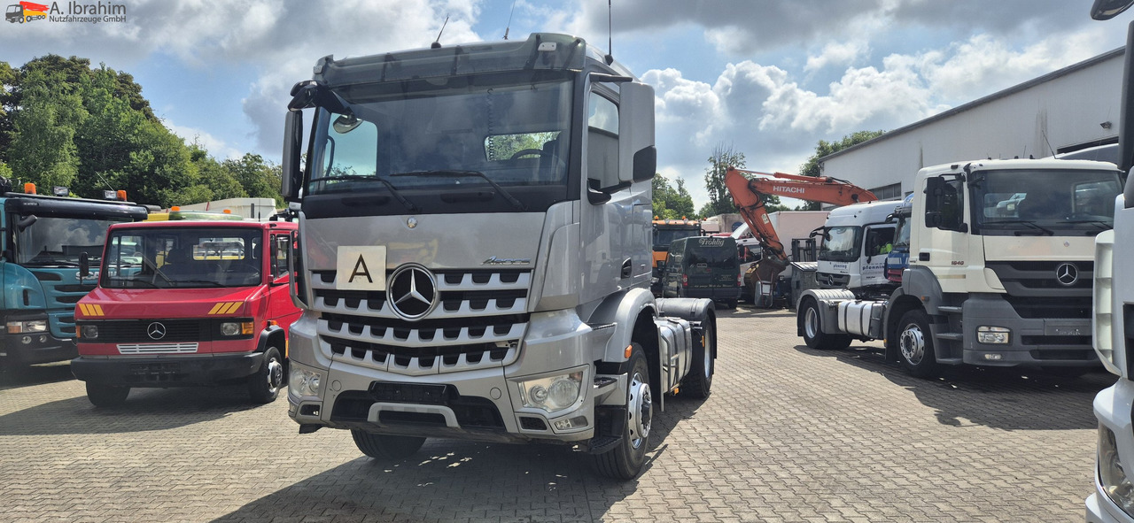 Mercedes-Benz DB 1842H 4x4 Hydrodrive Scheckheft bei Mercedes - Tractor: foto 1 Mercedes-Benz DB 1842H 4x4 Hydrodrive Scheckheft bei Mercedes - Tractor: foto 1