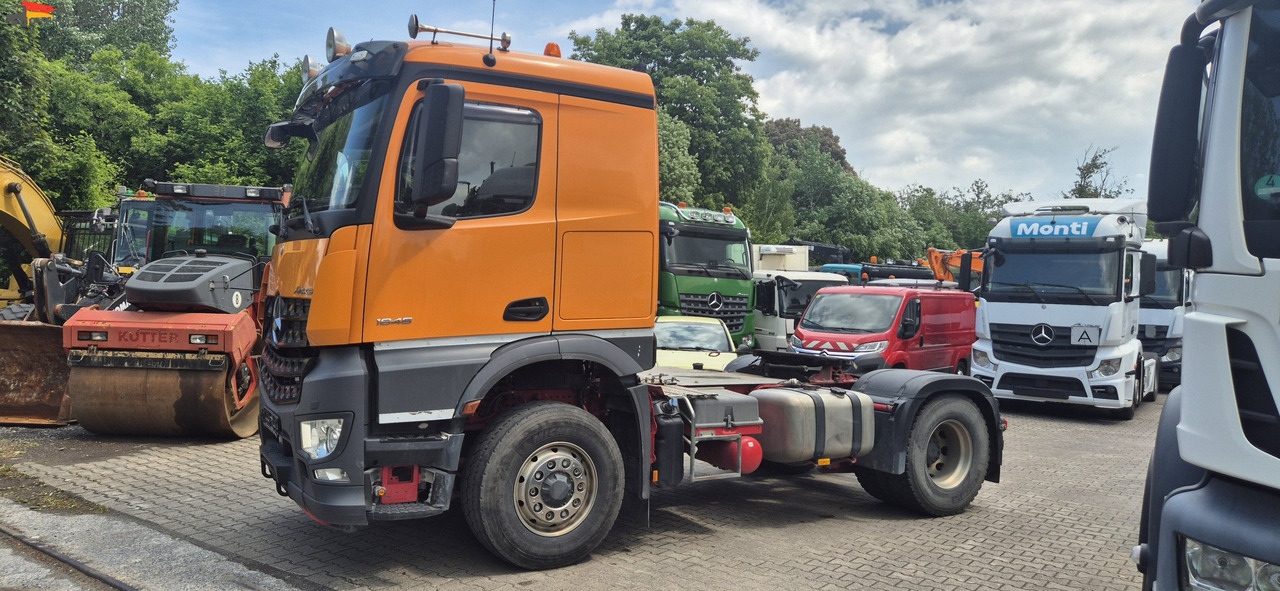 Mercedes-Benz DB 1846 H 4x4 Topzustand einsatzbereit - Tractor: foto 1 Mercedes-Benz DB 1846 H 4x4 Topzustand einsatzbereit - Tractor: foto 1