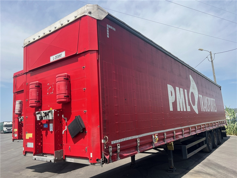 SCHMITZ CARGOBULL SCB-S3T TETO ELEVAR - Semi-reboque de lona: foto 1 SCHMITZ CARGOBULL SCB-S3T TETO ELEVAR - Semi-reboque de lona: foto 1
