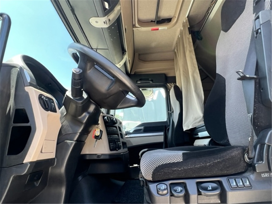 Fotografia de interior 1: Tractor MAN TGX 18.460 Fotografia de interior 1: Tractor MAN TGX 18.460