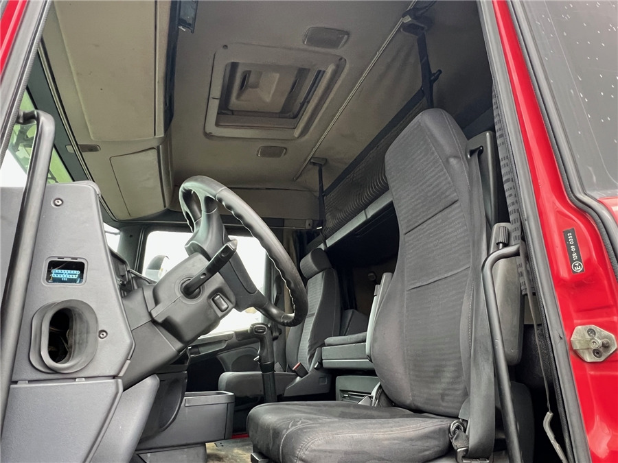 Fotografia de interior 2: Tractor Scania R420 Fotografia de interior 2: Tractor Scania R420