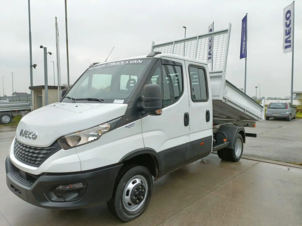 IVECO DAILY 35C14 DOPPIA CABINA RIBALTABILE 2.3 - Furgão basculante: foto 4 IVECO DAILY 35C14 DOPPIA CABINA RIBALTABILE 2.3 - Furgão basculante: foto 4