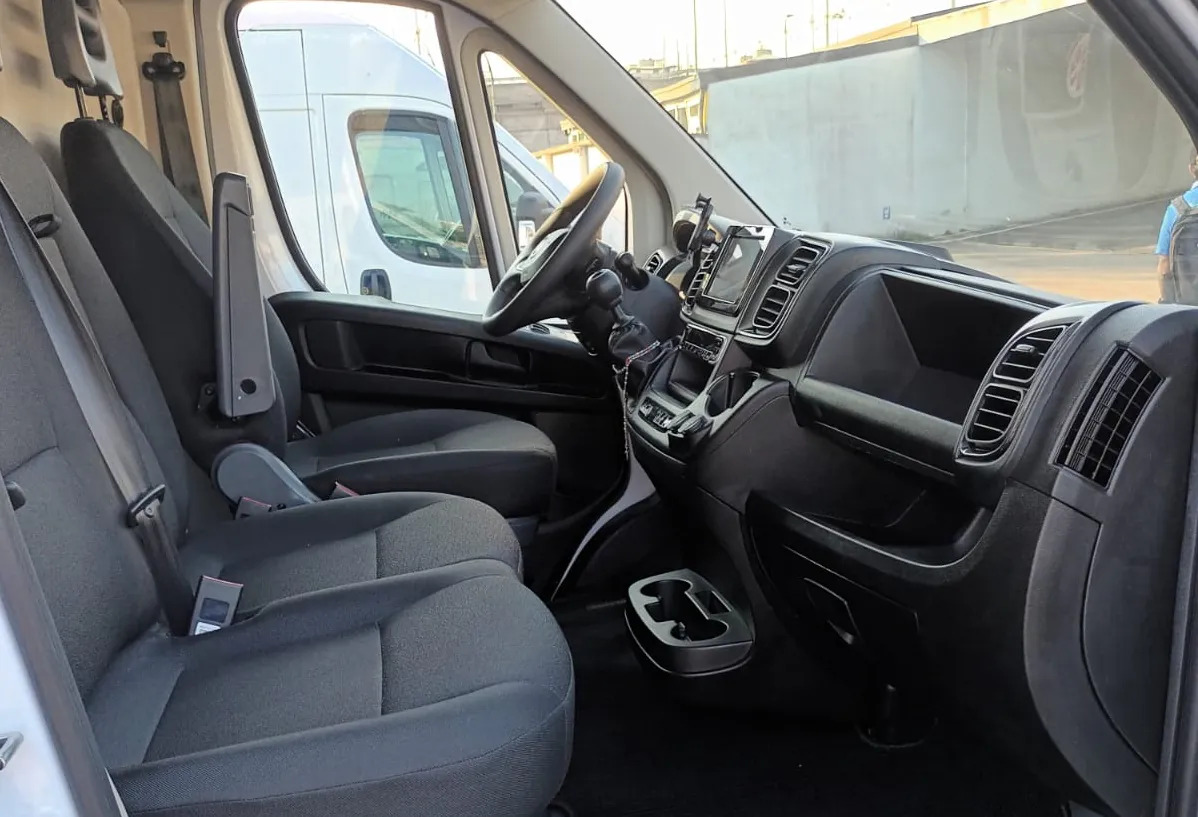 IVECO DAILY 35C14 L1H1 CNG METANO 3.0 - Furgão: foto 3 IVECO DAILY 35C14 L1H1 CNG METANO 3.0 - Furgão: foto 3