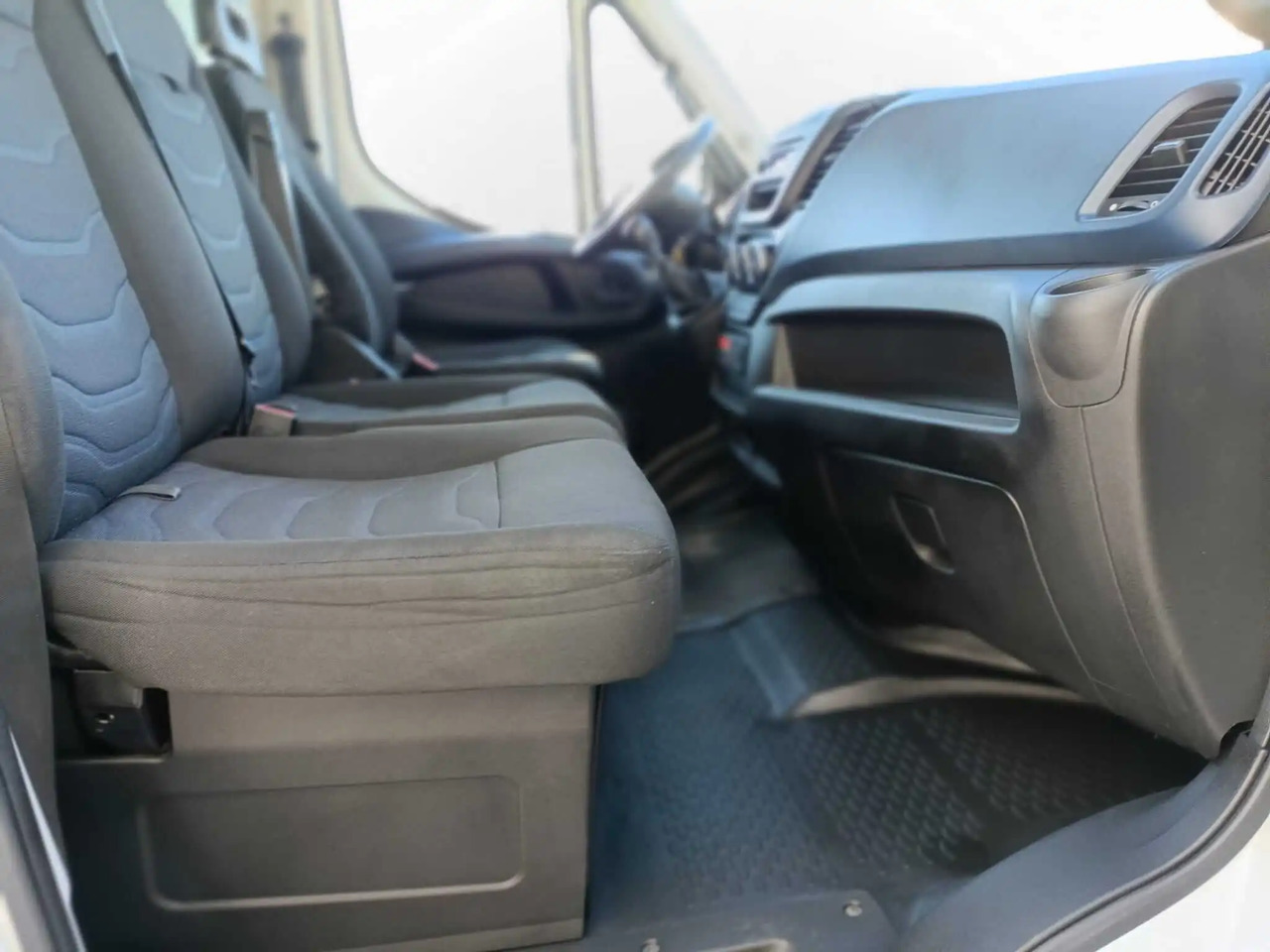 IVECO DAILY 60C18 RIBALTABILE CON GRU - Caminhão basculante: foto 4 IVECO DAILY 60C18 RIBALTABILE CON GRU - Caminhão basculante: foto 4
