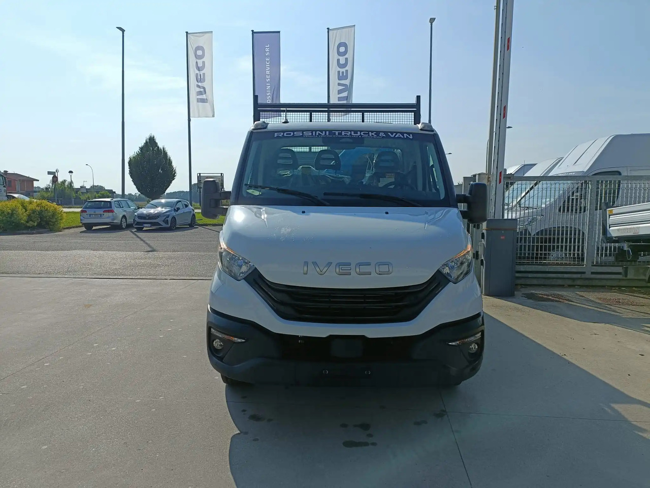 IVECO DAILY 60C18 RIBALTABILE CON GRU - Caminhão basculante: foto 1 IVECO DAILY 60C18 RIBALTABILE CON GRU - Caminhão basculante: foto 1