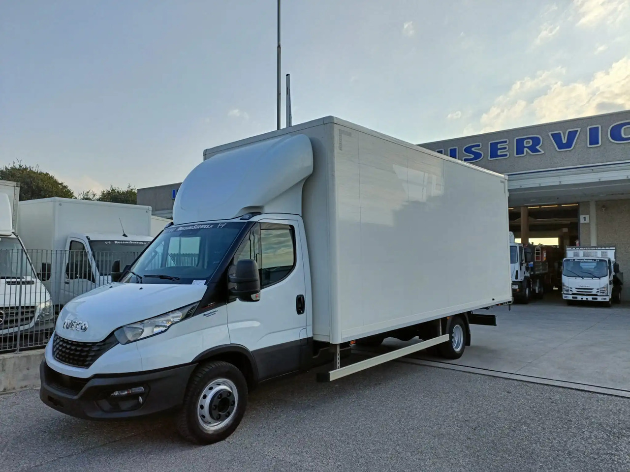 IVECO DAILY 72C18 72.180 HI P - Caminhão furgão: foto 2 IVECO DAILY 72C18 72.180 HI P - Caminhão furgão: foto 2
