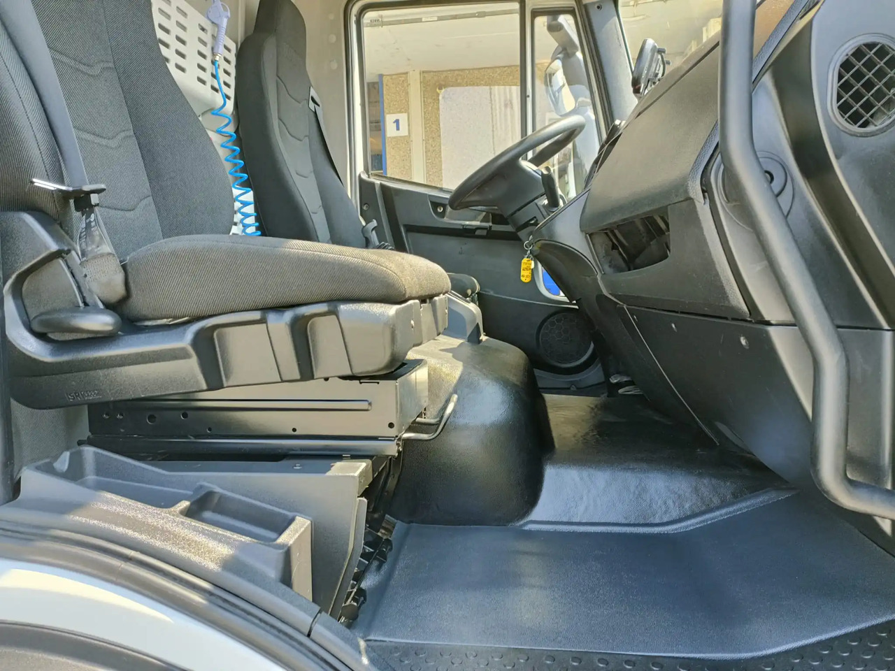 IVECO EUROCARGO 120E19P - Caminhão chassi: foto 2 IVECO EUROCARGO 120E19P - Caminhão chassi: foto 2