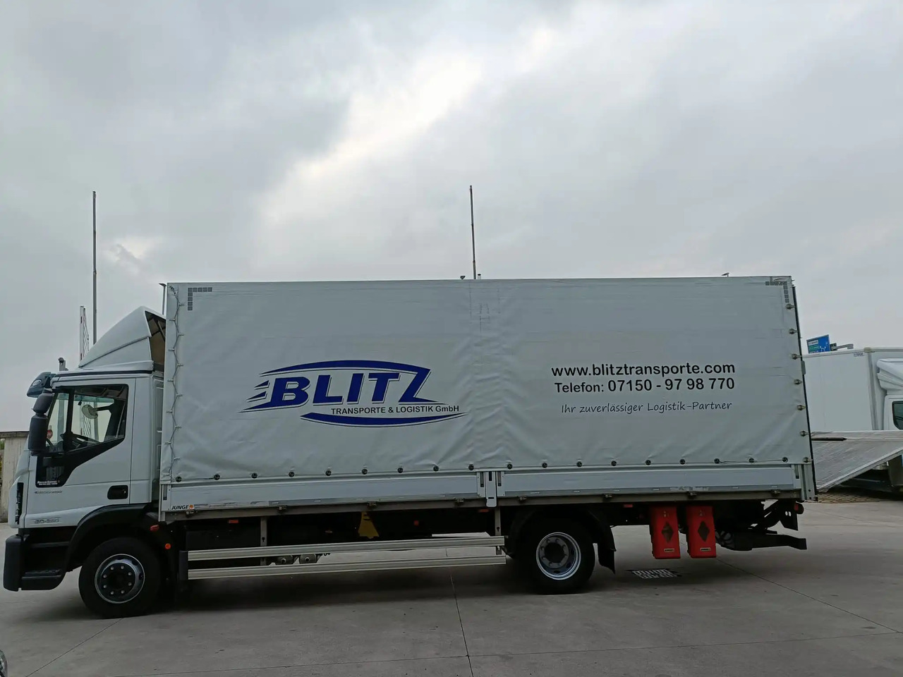 IVECO EUROCARGO 120E25P - Caminhão com lona: foto 3 IVECO EUROCARGO 120E25P - Caminhão com lona: foto 3