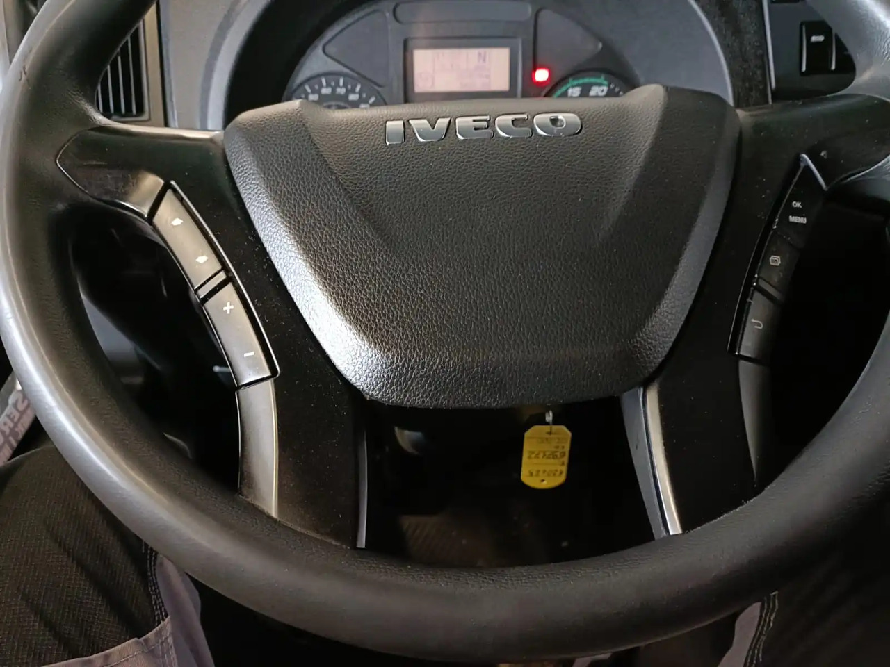 Caminhão com lona IVECO EUROCARGO 120E25P: foto 16