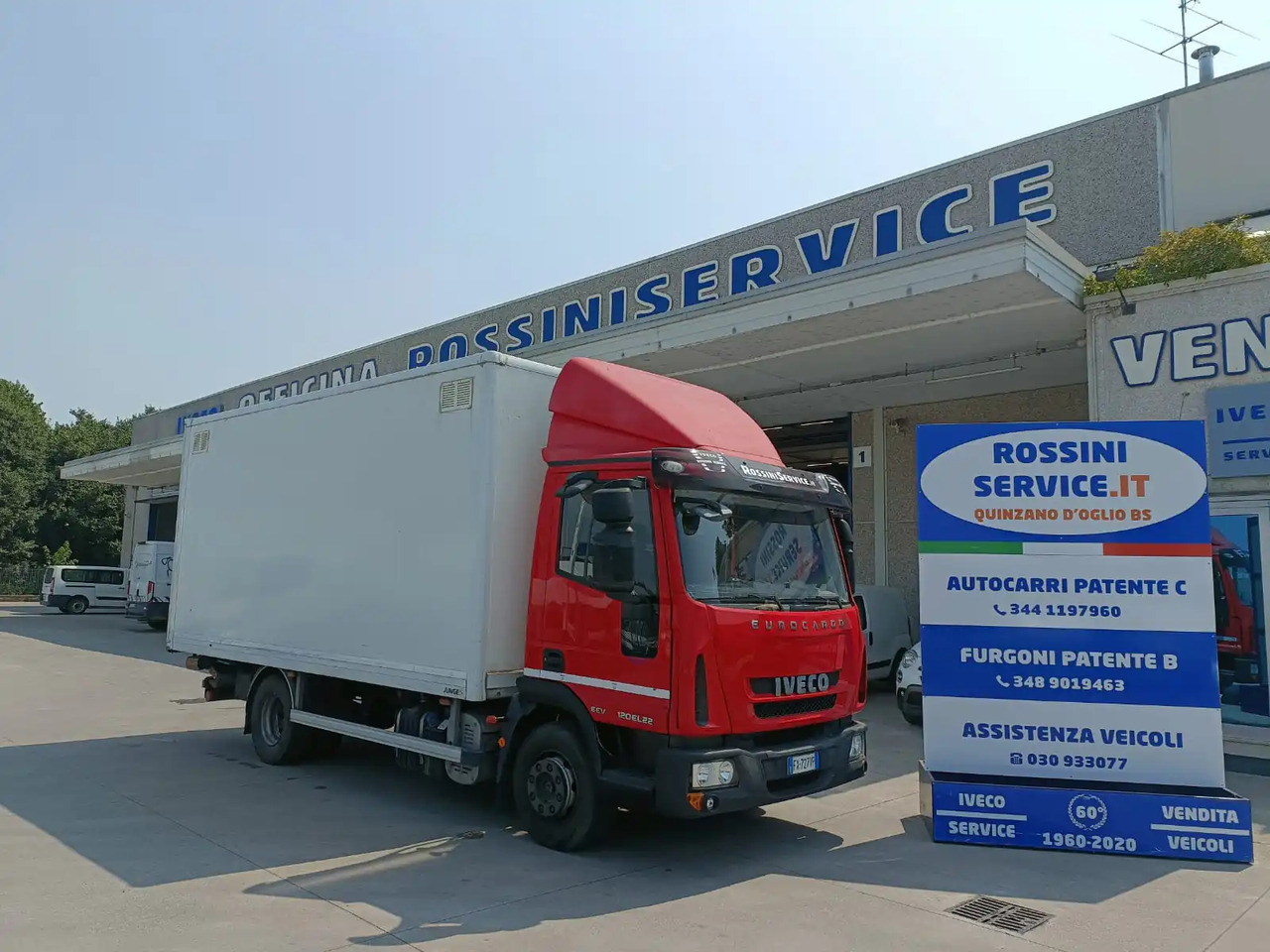 IVECO EUROCARGO 120EL22 - Caminhão furgão: foto 1 IVECO EUROCARGO 120EL22 - Caminhão furgão: foto 1