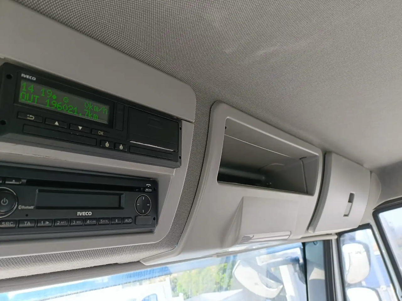 IVECO EUROCARGO 140E28P - Caminhão chassi: foto 2 IVECO EUROCARGO 140E28P - Caminhão chassi: foto 2