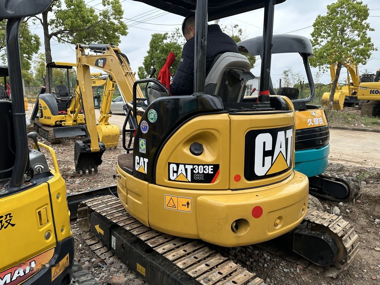 Caterpillar 303E - Mini escavadeira: foto 1 Caterpillar 303E - Mini escavadeira: foto 1