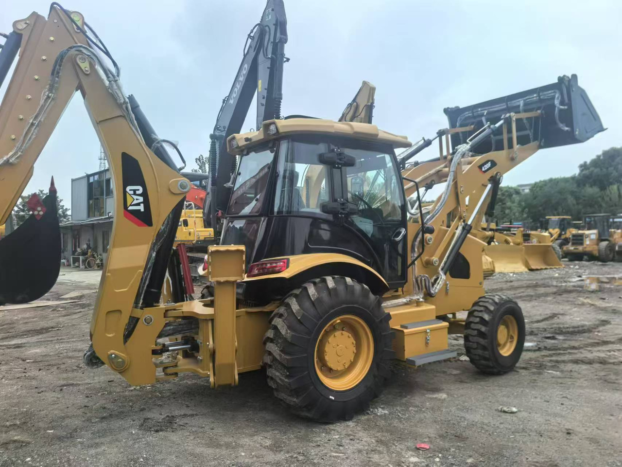 Caterpillar 420F - Retroescavadeira: foto 1 Caterpillar 420F - Retroescavadeira: foto 1