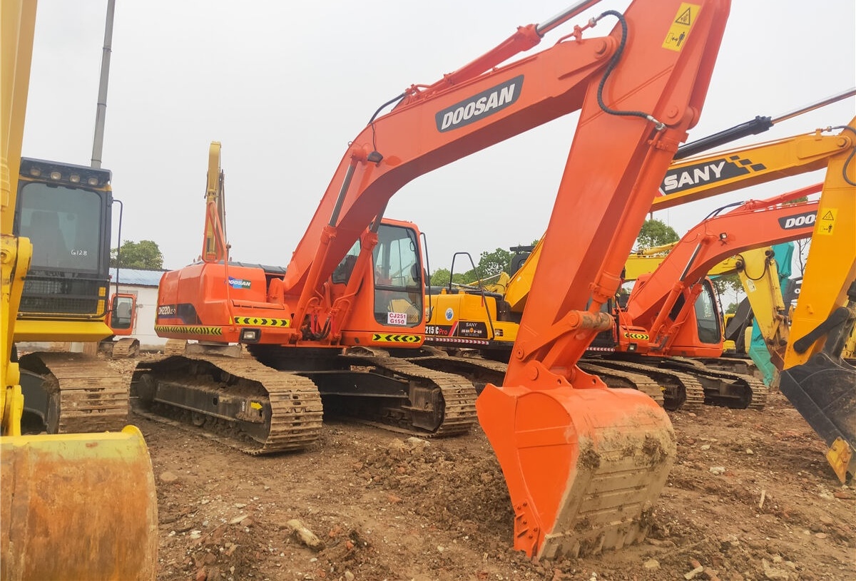 Doosan DH220LC-7 - Escavadora de rastos: foto 3 Doosan DH220LC-7 - Escavadora de rastos: foto 3