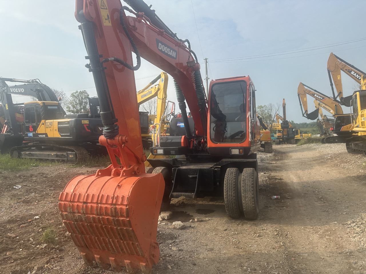Doosan DX150W-9C - Escavadeira de rodas: foto 5 Doosan DX150W-9C - Escavadeira de rodas: foto 5