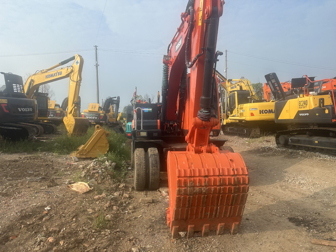 Doosan DX150W-9C - Escavadeira de rodas: foto 3 Doosan DX150W-9C - Escavadeira de rodas: foto 3