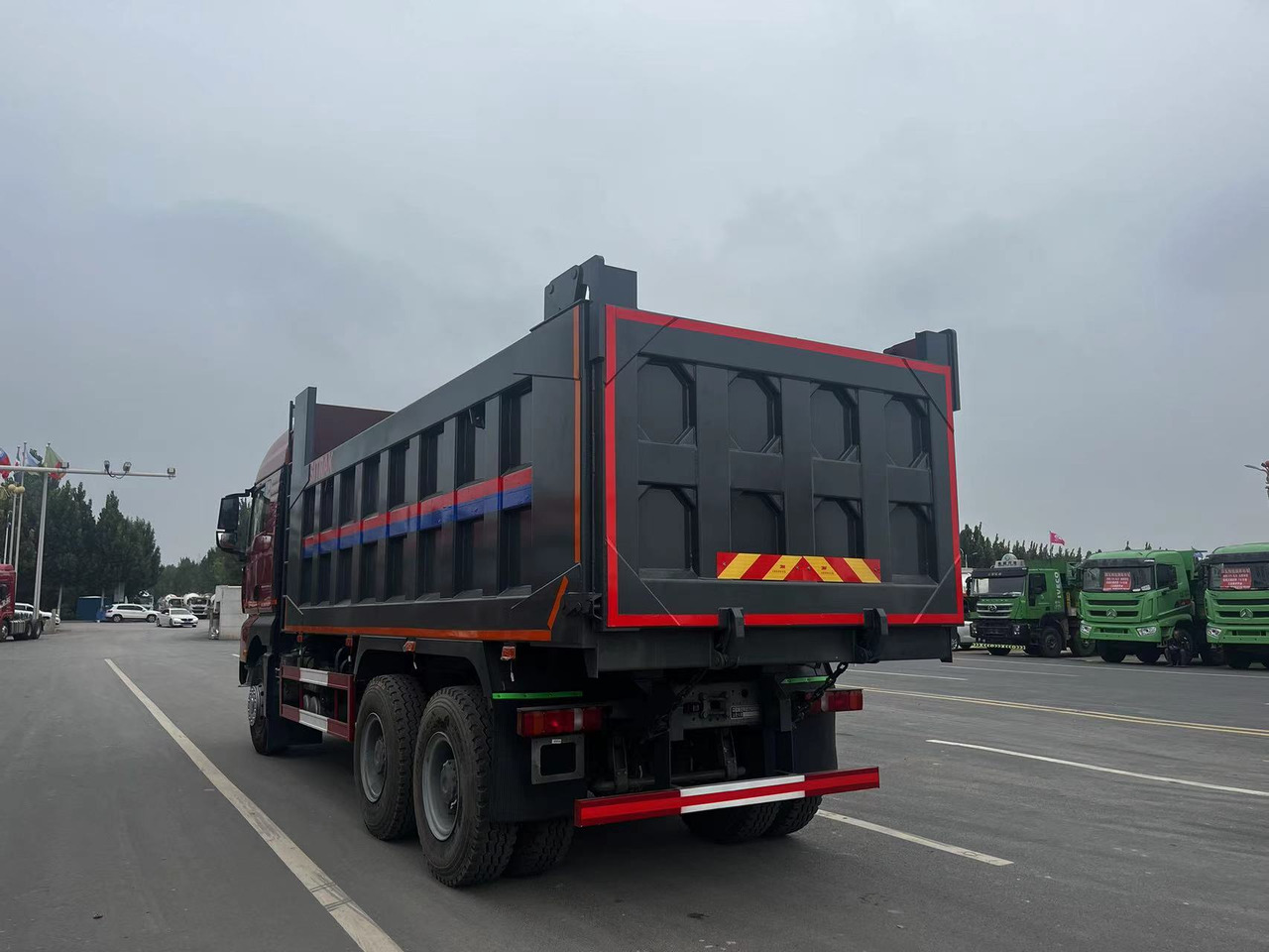 Howo G7W 6X4 Dump Truck - Caminhão basculante: foto 2 Howo G7W 6X4 Dump Truck - Caminhão basculante: foto 2