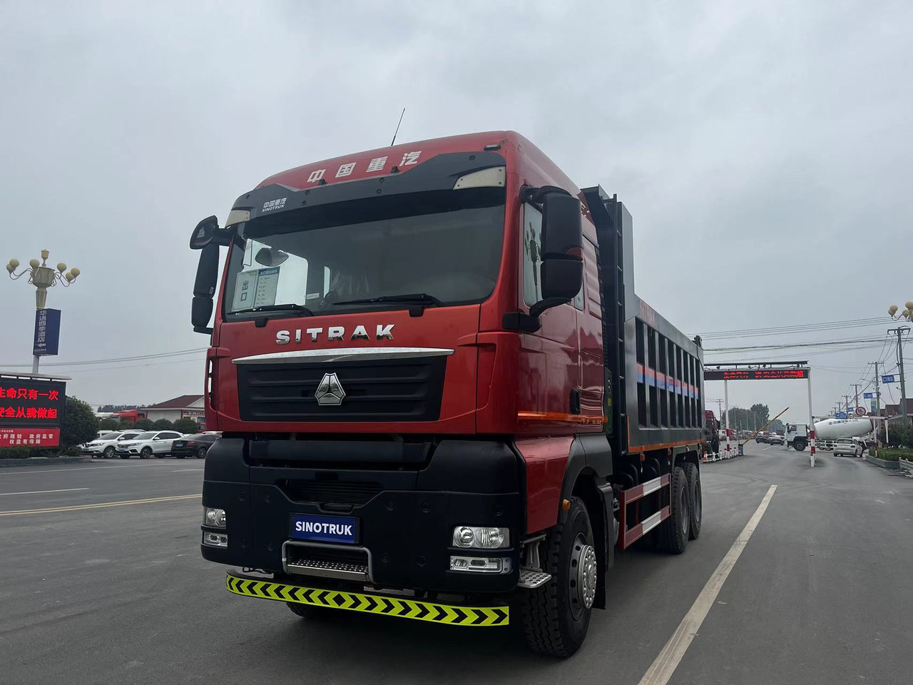 Howo G7W 6X4 Dump Truck - Caminhão basculante: foto 1 Howo G7W 6X4 Dump Truck - Caminhão basculante: foto 1