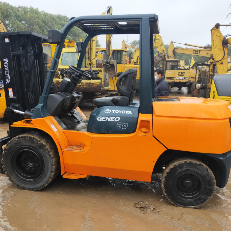 Empilhadeira a diesel TOYOTA FD50: foto 6