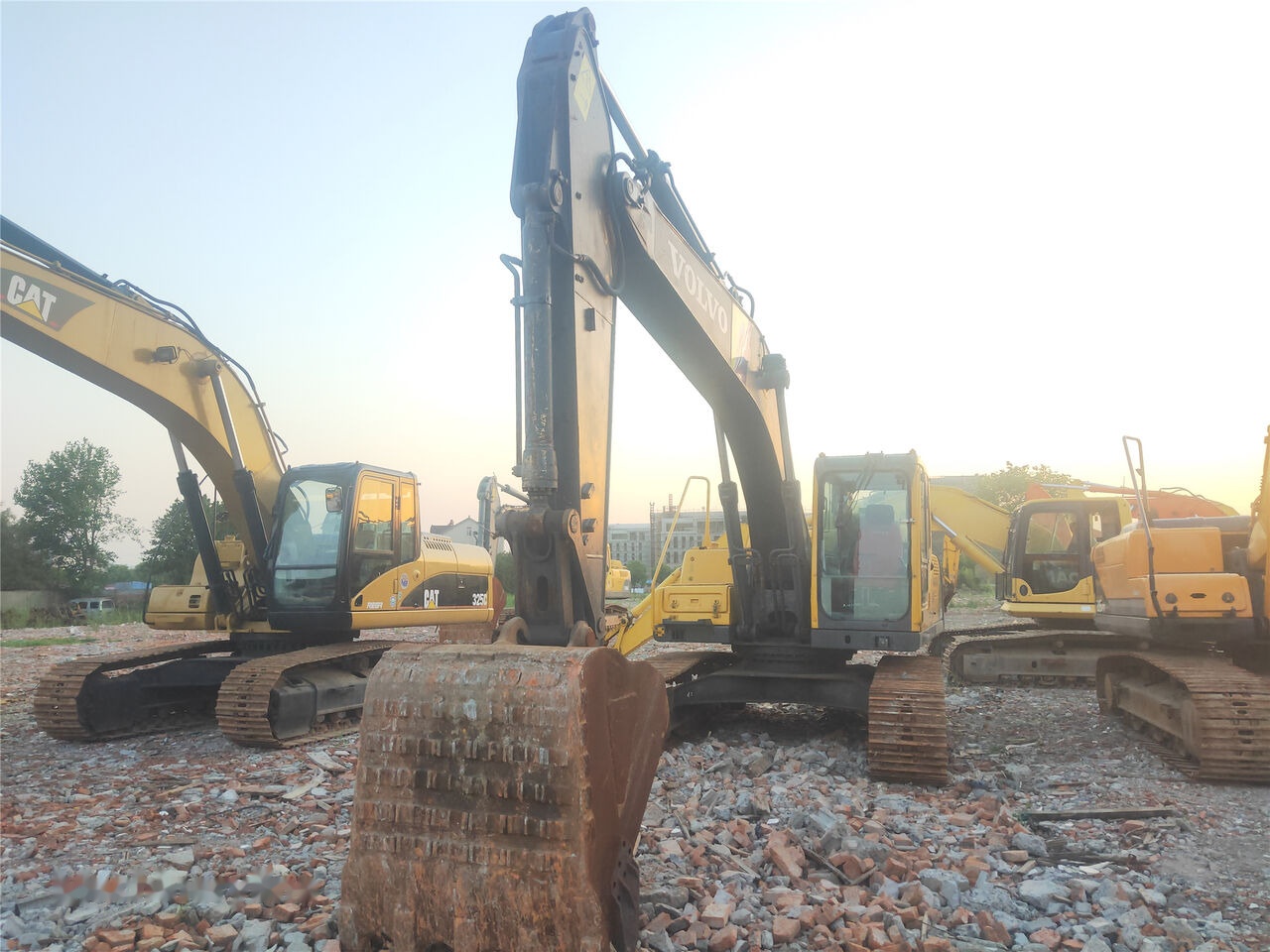 Volvo EC210BLC - Escavadora de rastos: foto 1 Volvo EC210BLC - Escavadora de rastos: foto 1