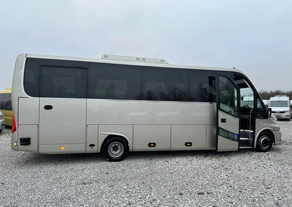 Iveco Daily - Micro-ônibus, Furgão de passageiros: foto 2 Iveco Daily - Micro-ônibus, Furgão de passageiros: foto 2