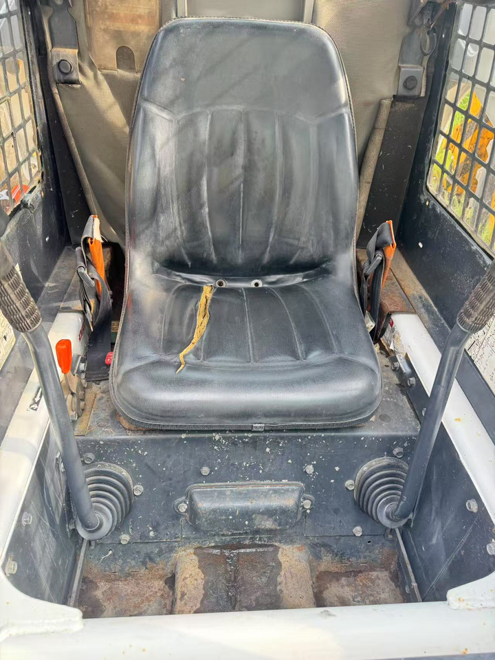 BOBCAT S300 - Mini carregadeira: foto 5 BOBCAT S300 - Mini carregadeira: foto 5