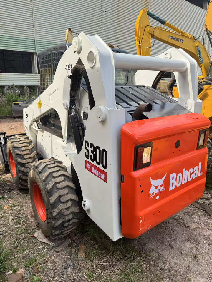 BOBCAT S300 - Mini carregadeira: foto 1 BOBCAT S300 - Mini carregadeira: foto 1