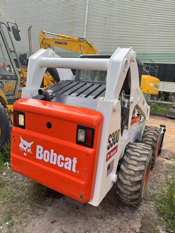 BOBCAT S300 - Mini carregadeira: foto 2 BOBCAT S300 - Mini carregadeira: foto 2