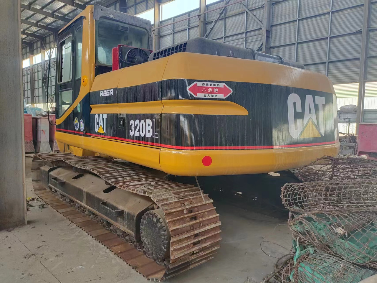 CATERPILLAR 320BL - Escavadora de rastos: foto 2 CATERPILLAR 320BL - Escavadora de rastos: foto 2