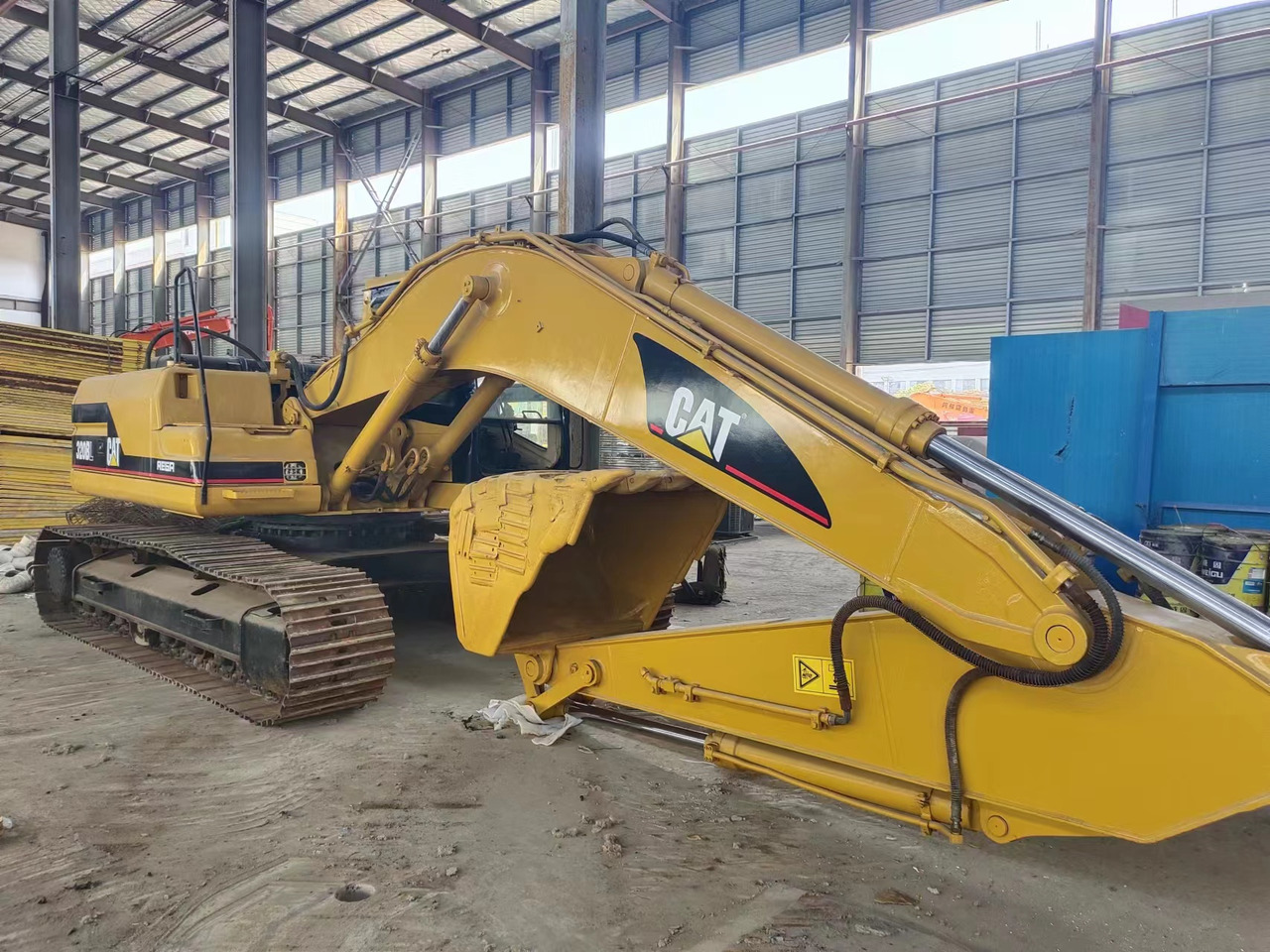 CATERPILLAR 320BL - Escavadora de rastos: foto 2 CATERPILLAR 320BL - Escavadora de rastos: foto 2