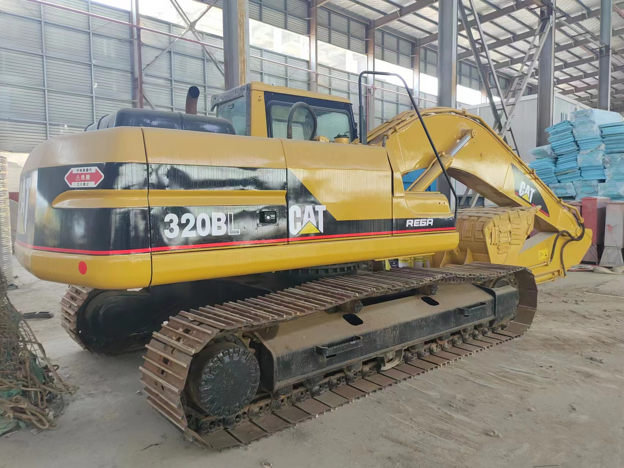 CATERPILLAR 320BL - Escavadora de rastos: foto 1 CATERPILLAR 320BL - Escavadora de rastos: foto 1