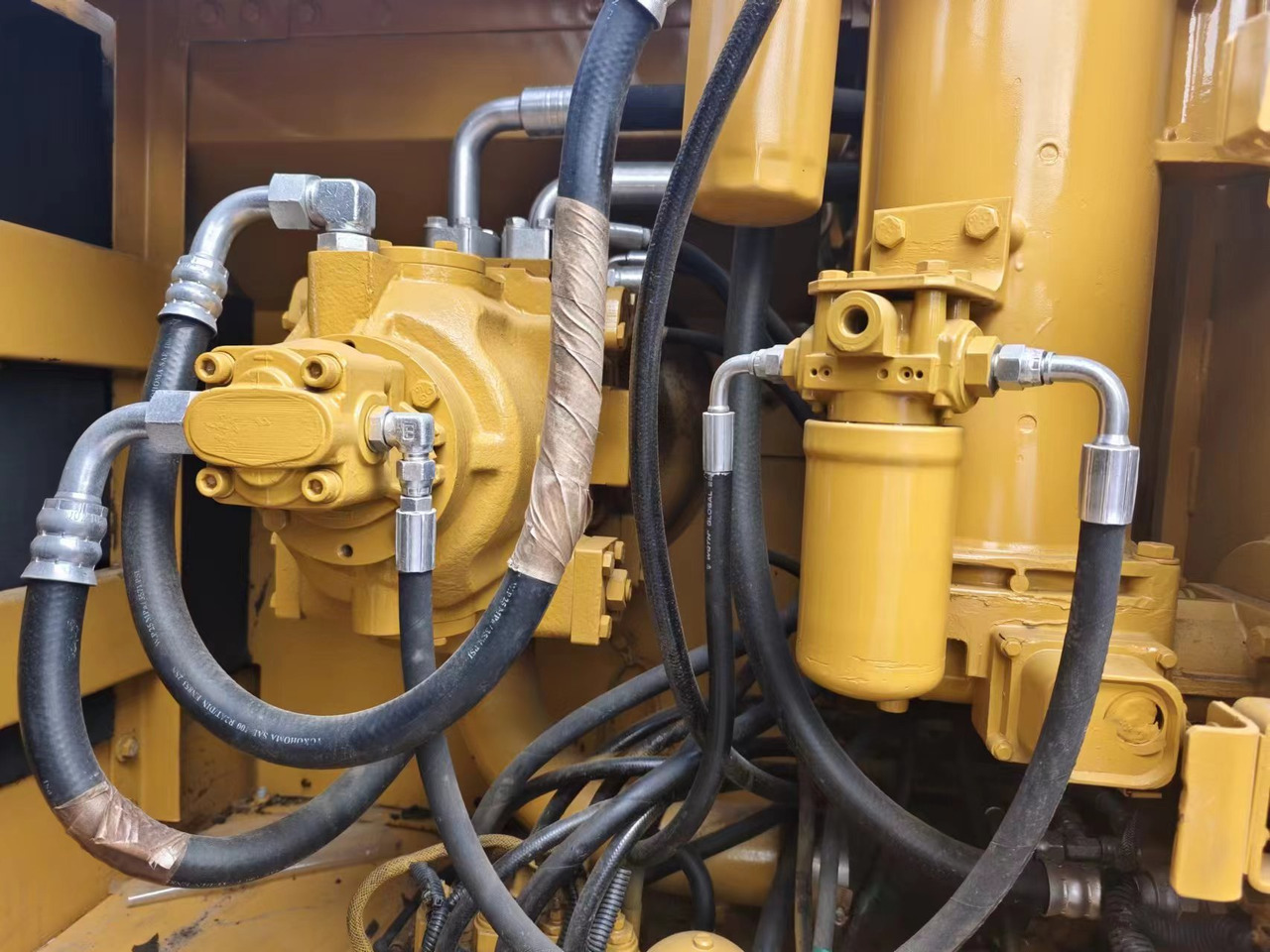 Escavadora de rastos CATERPILLAR 320BL: foto 6
