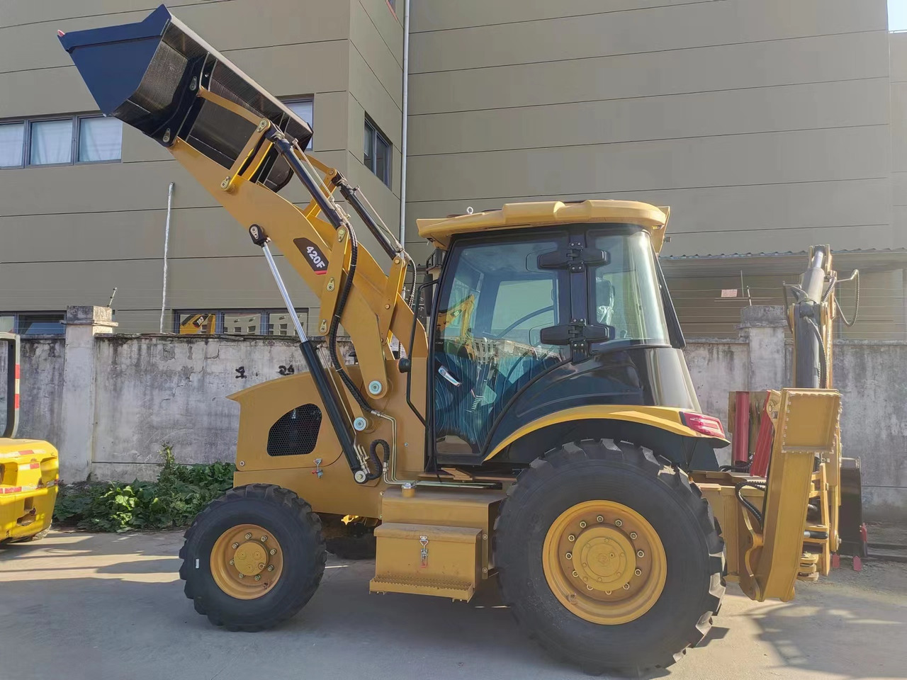 CATERPILLAR 420F - Retroescavadeira: foto 2 CATERPILLAR 420F - Retroescavadeira: foto 2