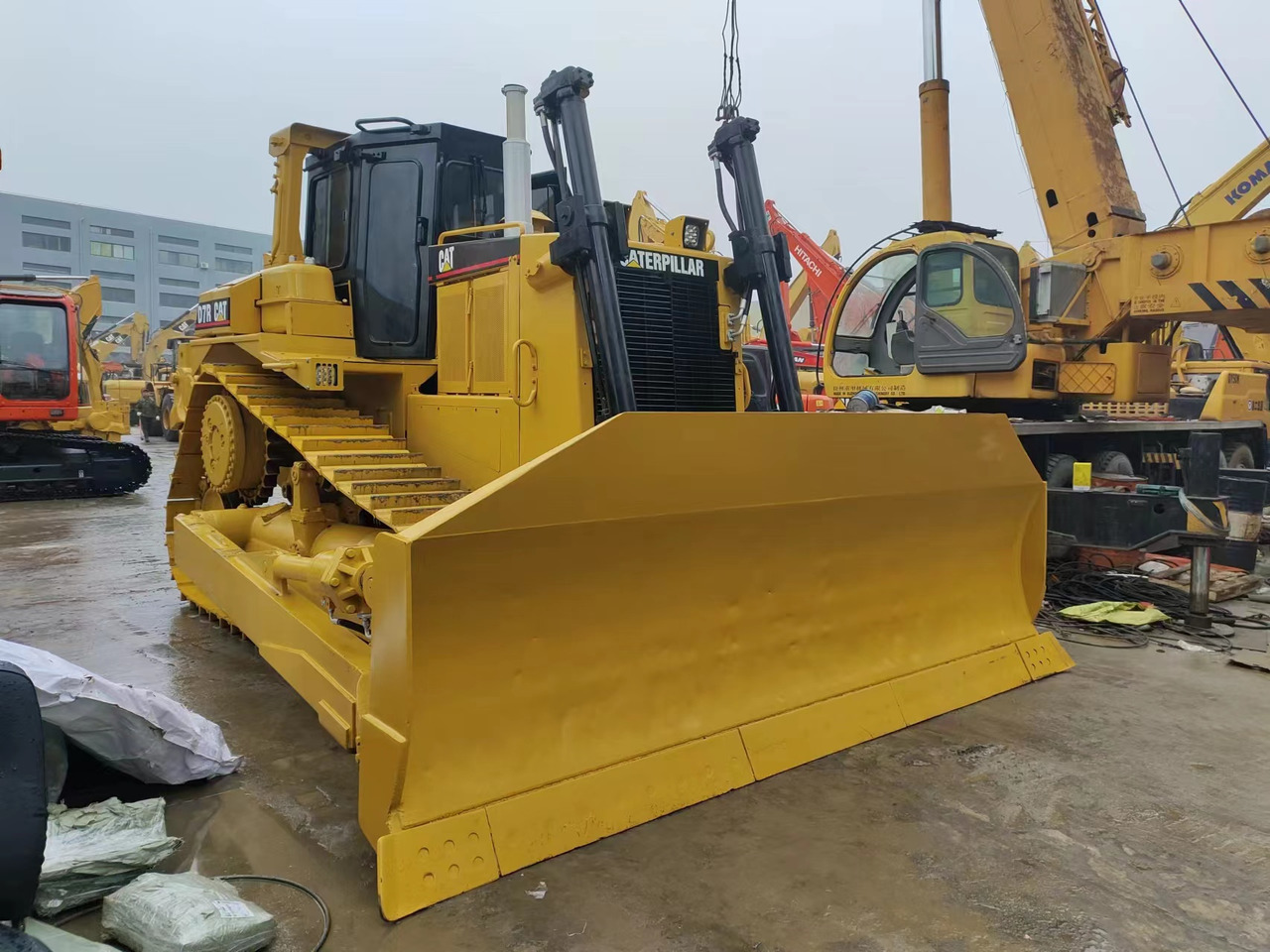 CATERPILLAR D7R - Buldôzer: foto 1 CATERPILLAR D7R - Buldôzer: foto 1