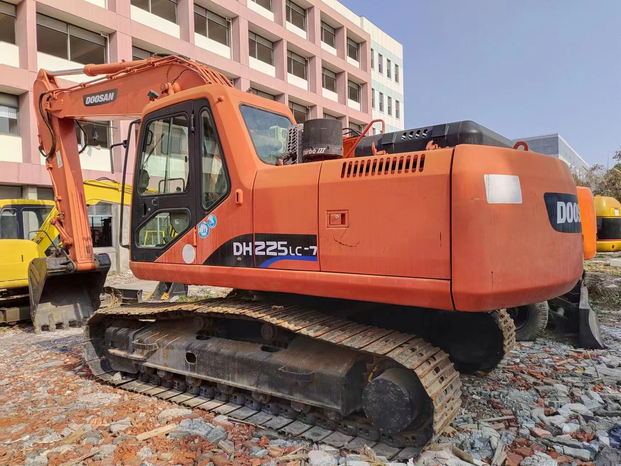 DOOSAN DH225LC-7 - Escavadora de rastos: foto 2 DOOSAN DH225LC-7 - Escavadora de rastos: foto 2